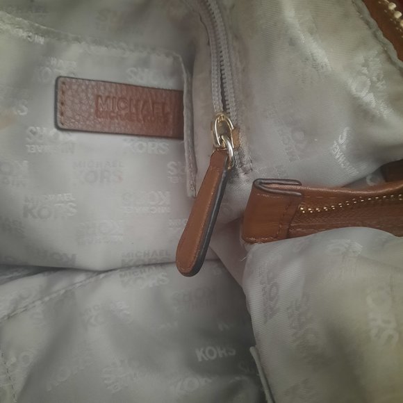 Micheal Kors Tan Leather Charm Tassel Gold Chain Shoulder Bag - Picture 6 of 7